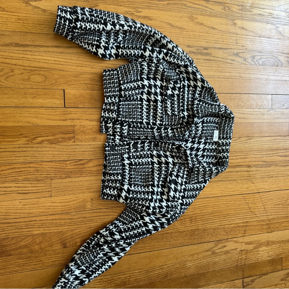 Black & White Houndstooth Cropped Jacket - Women's Coat